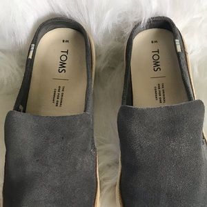 TOMS suede slip on W8